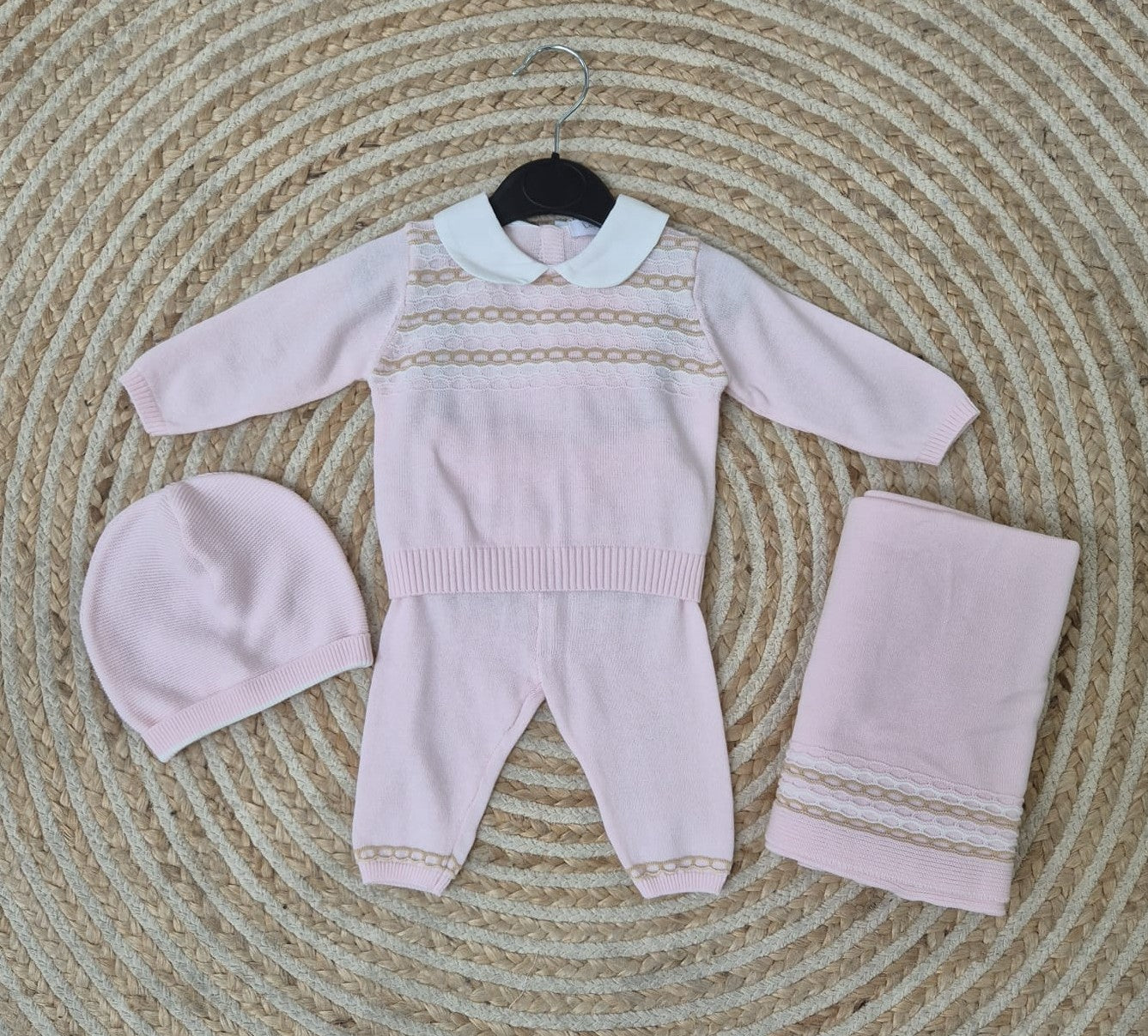 Conjunto + Gorro + Toquilla Rosa