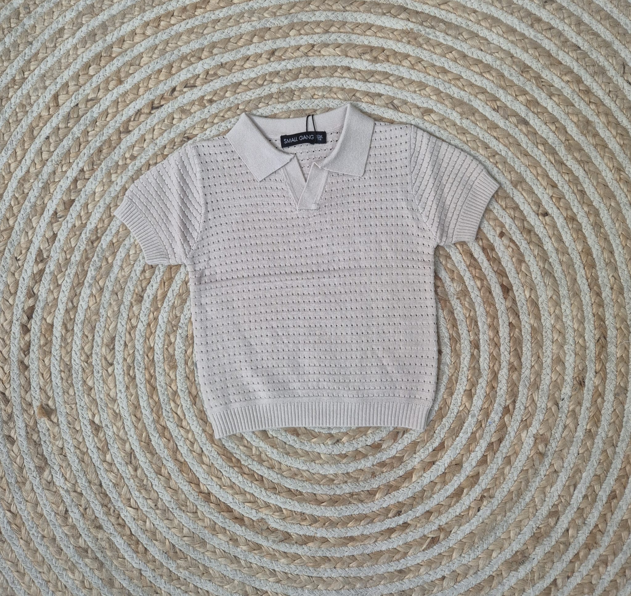 Camiseta cuello beige