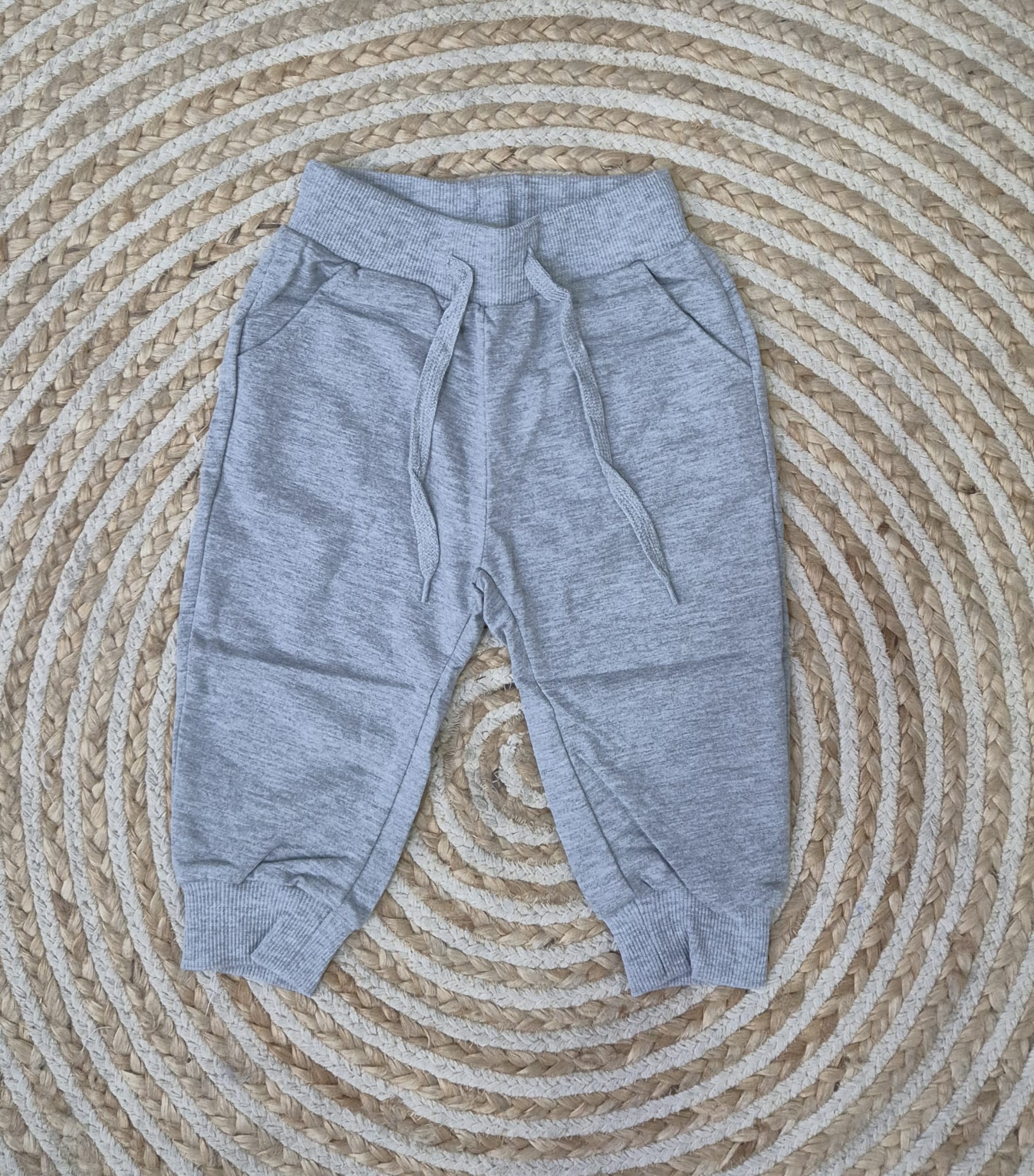 pantalon basico gris