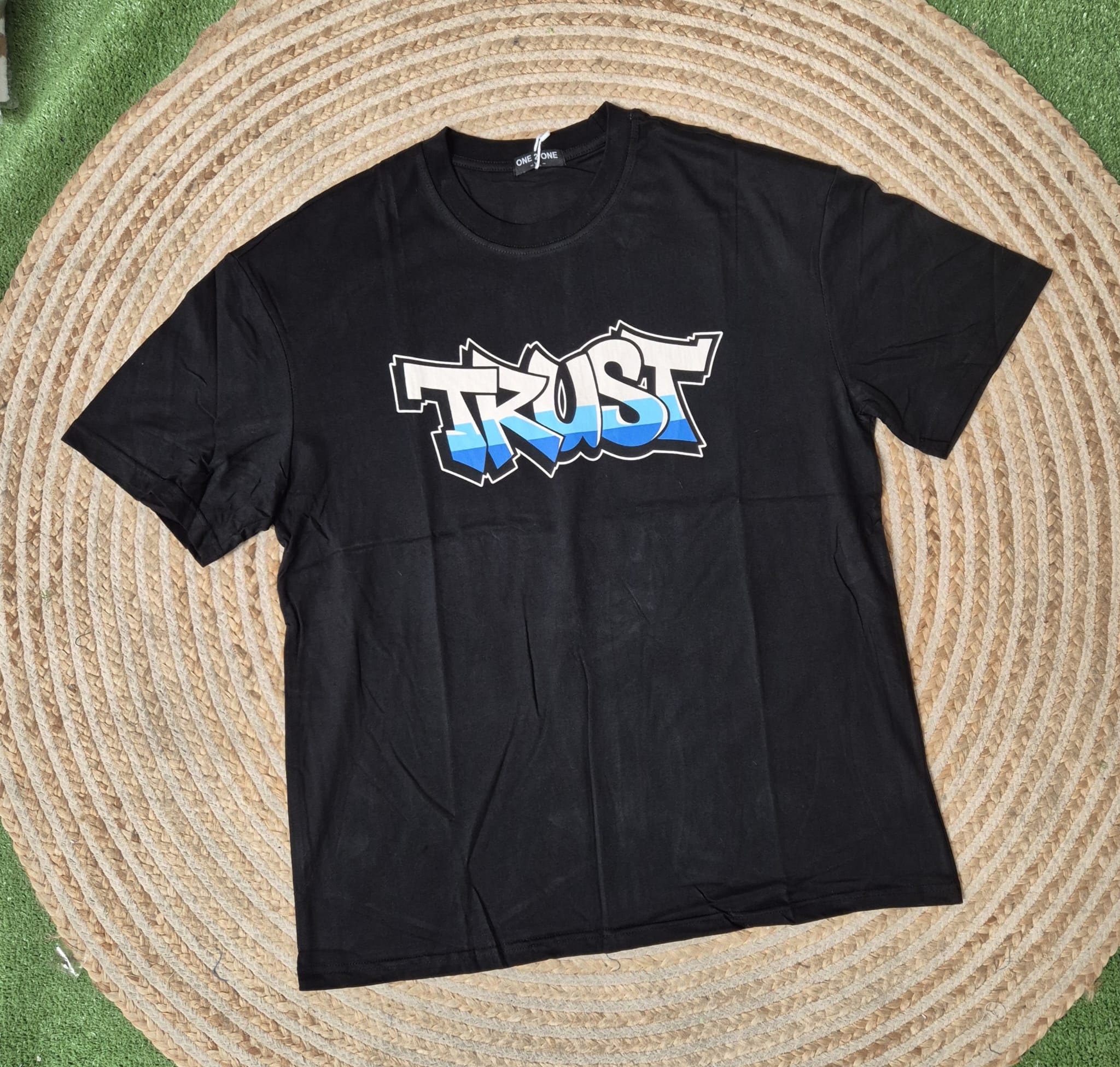Camiseta trust negra oversize