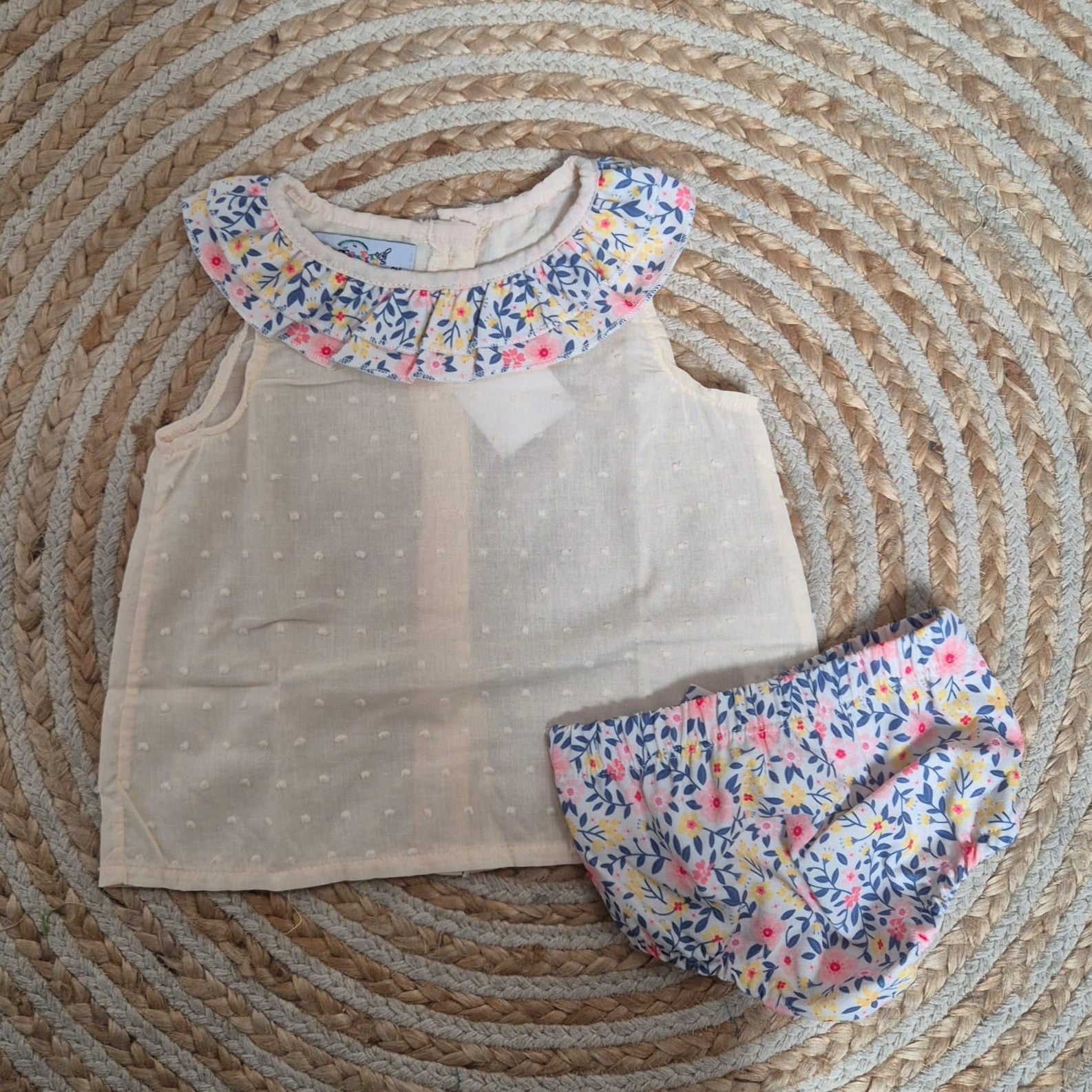 Conjunto plumeti flores