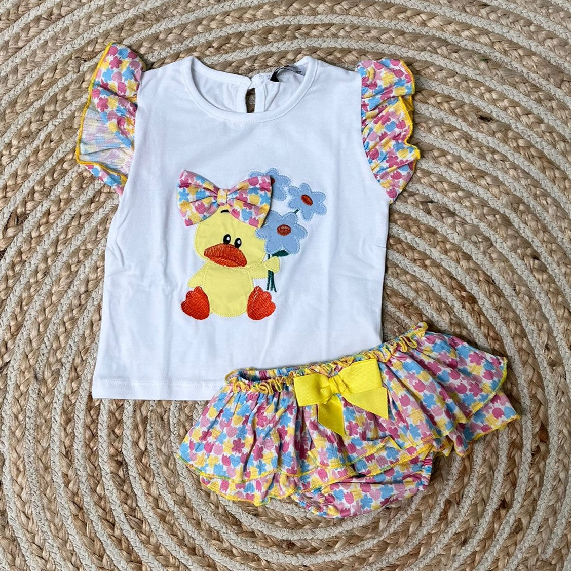 Conjunto pato flores