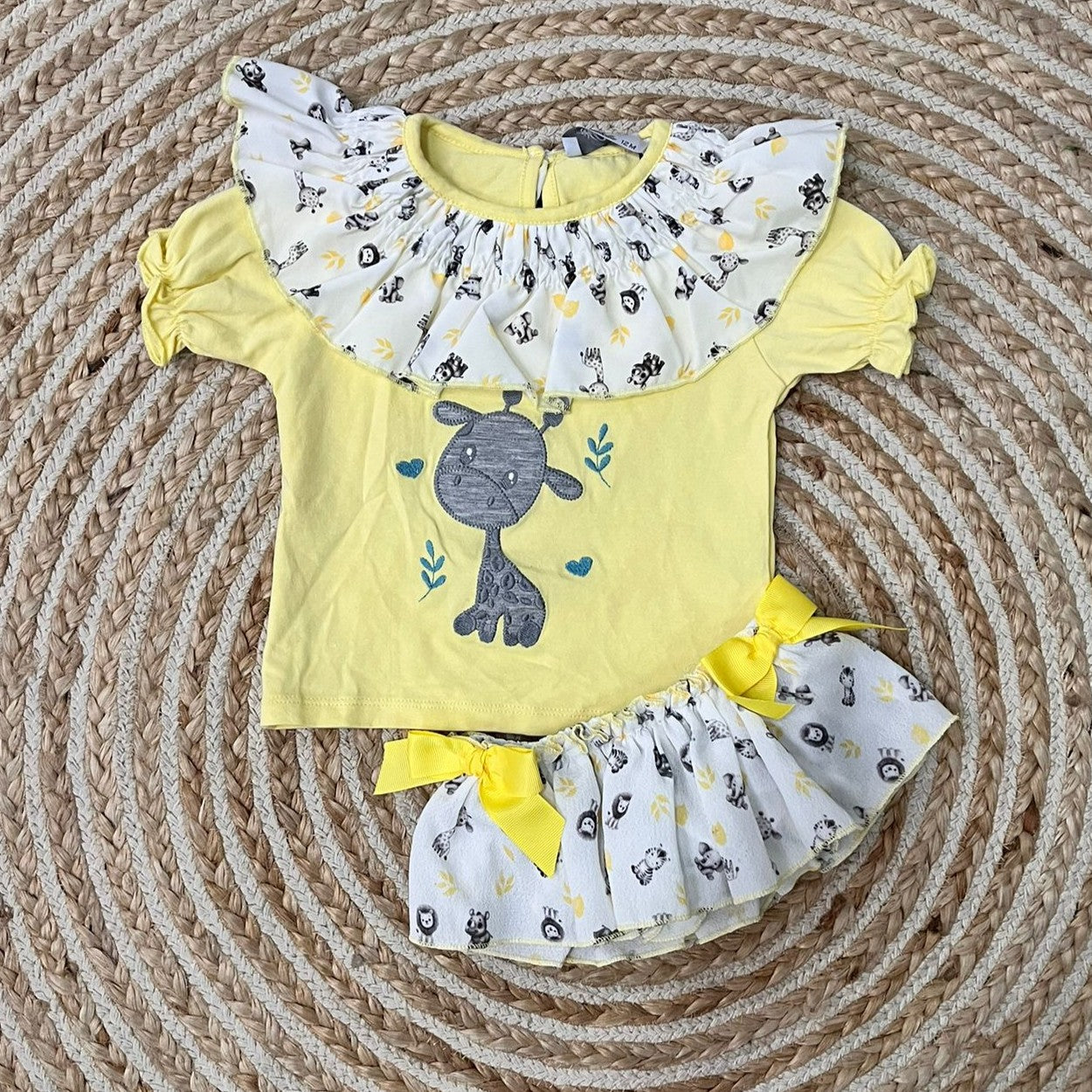 Conjunto jirafa amarillo