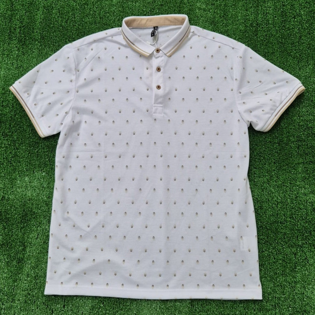 Polo etnico blanco