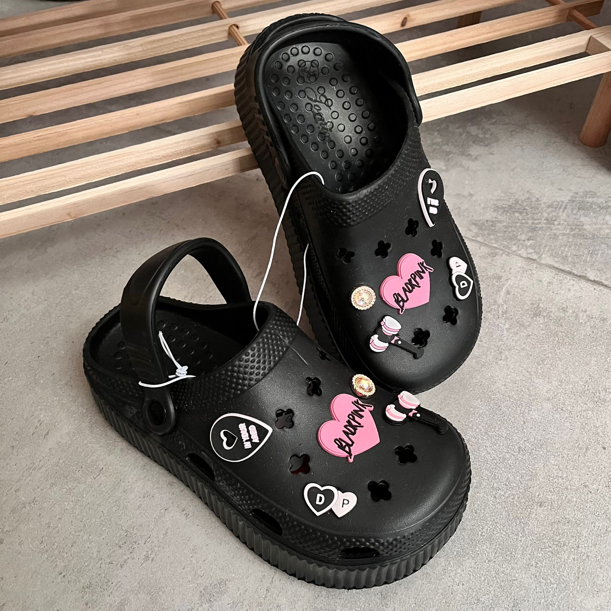 Cros charms negra