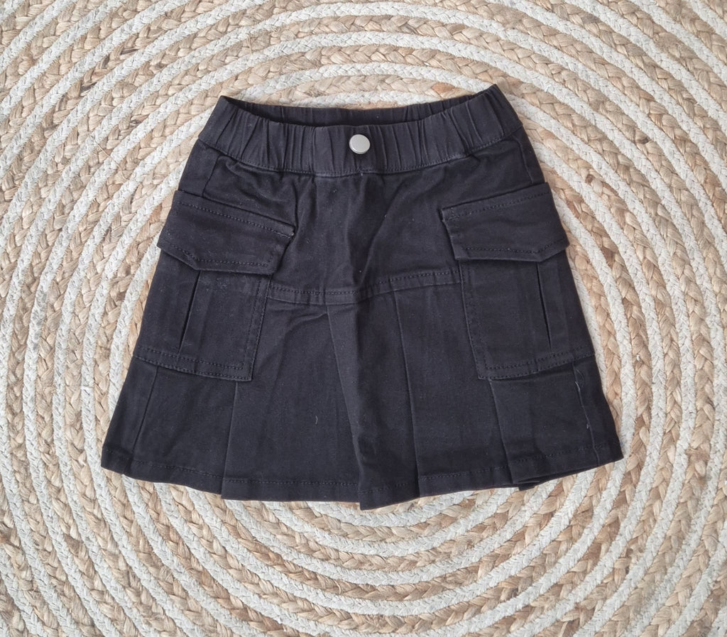 Falda bolsillos negra