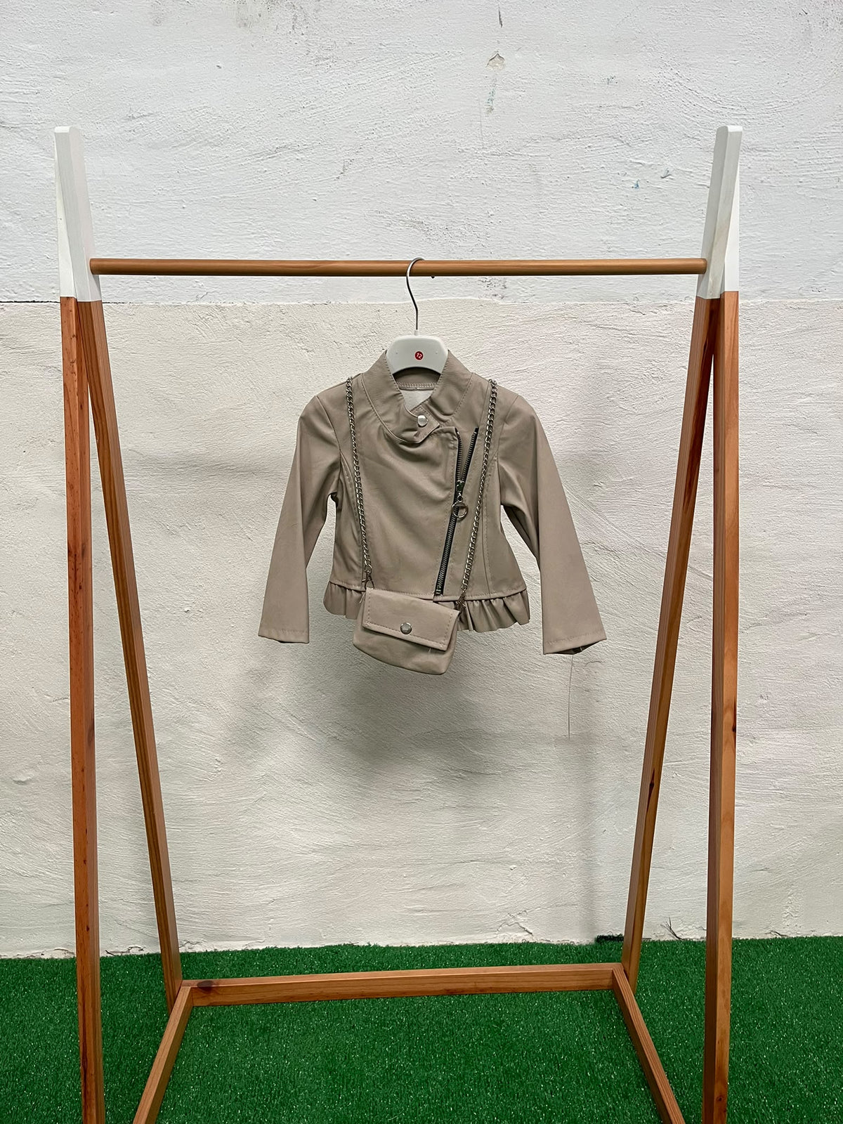 Chaqueta polipiel volante