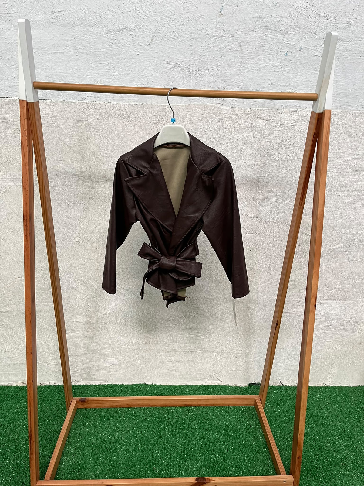 Chaqueta polipiel lazo
