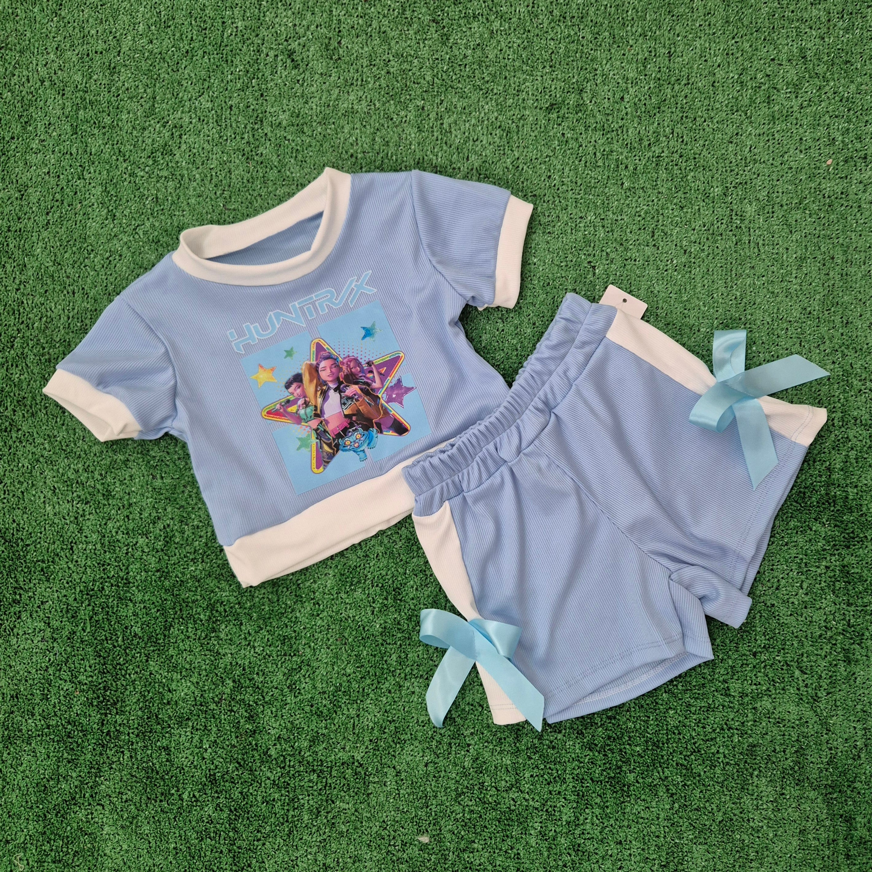 Conjunto Huntrix lazo azul